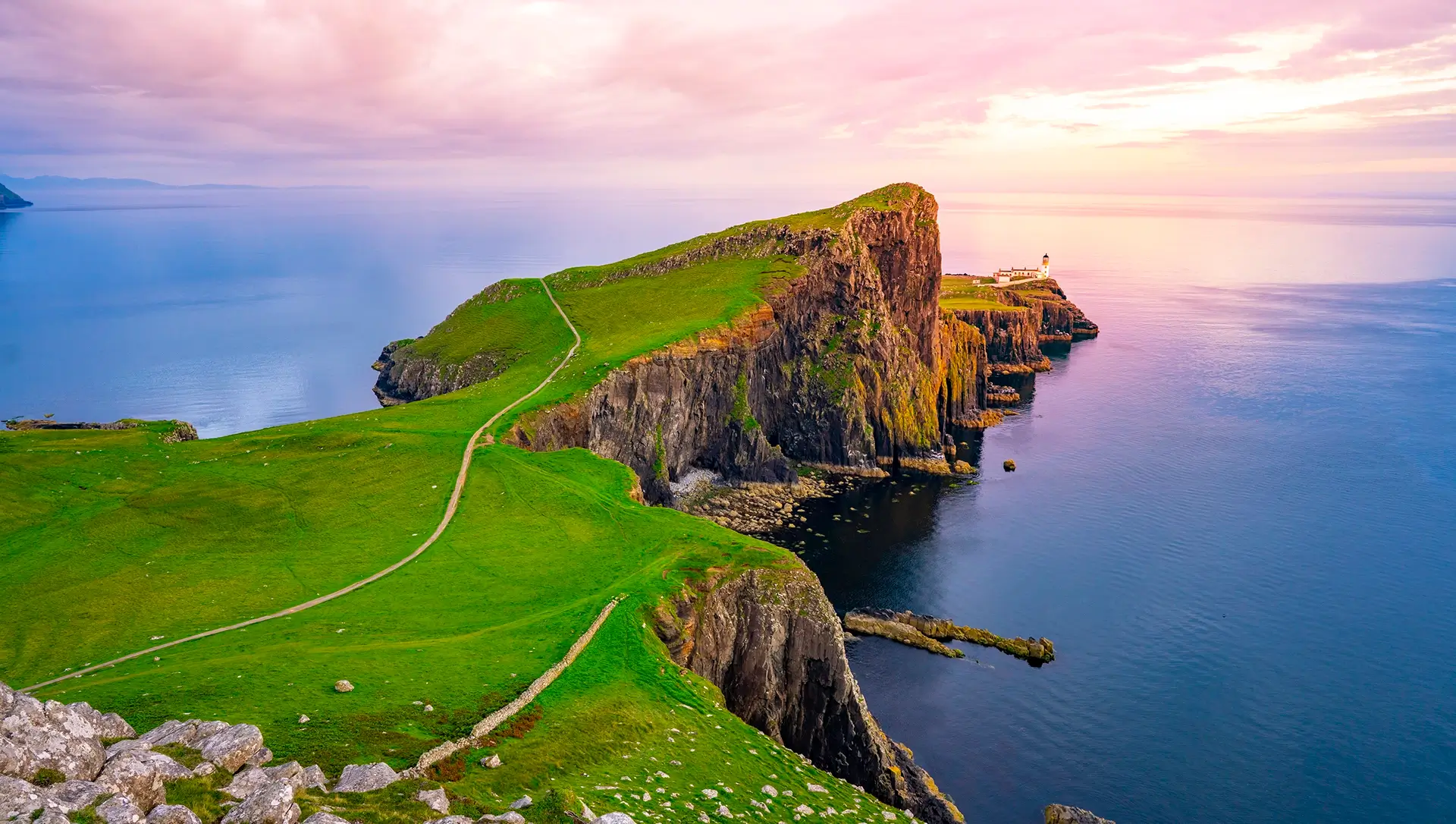 » Country Heritage Tours » Country Heritage Tours Bright green peninsula on the coast of Ireland
