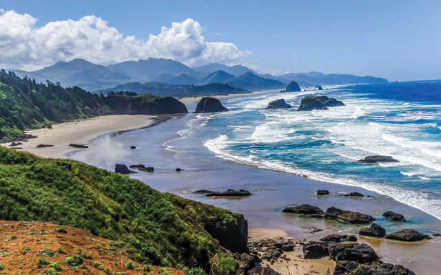 » Country Heritage Tours Cannon Beach with waves breaking