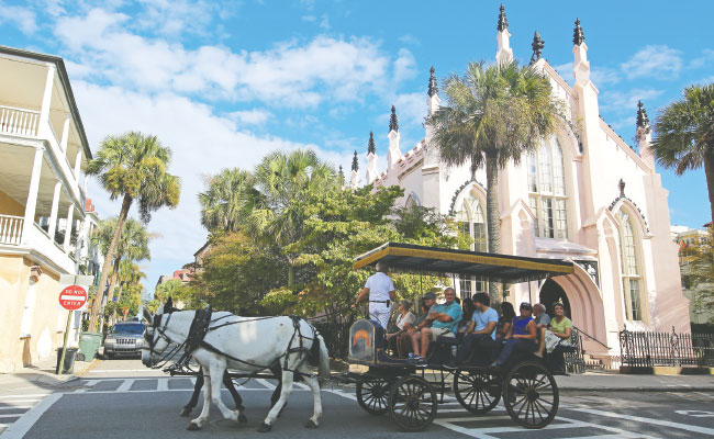 » Country Heritage Tours Charleston South Carolina St. scene with horse drawn carriage pulling group of tourists