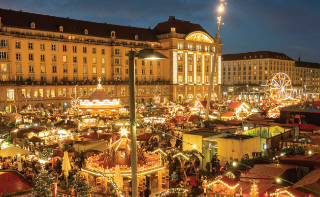 » Country Heritage Tours European Christmas market with Holiday lights at night