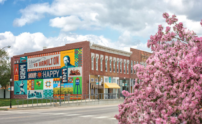 » Country Heritage Tours Hamilton building with street mural