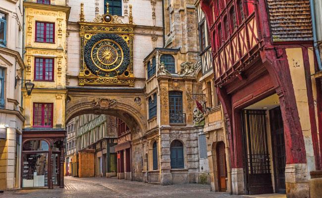 » Country Heritage Tours Beautiful old city Street in Normandy