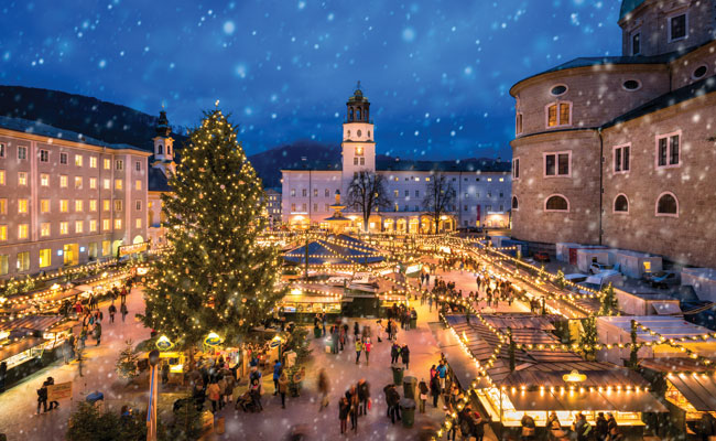 » Country Heritage Tours Salzburg Square with Holiday lights and Christmas tree