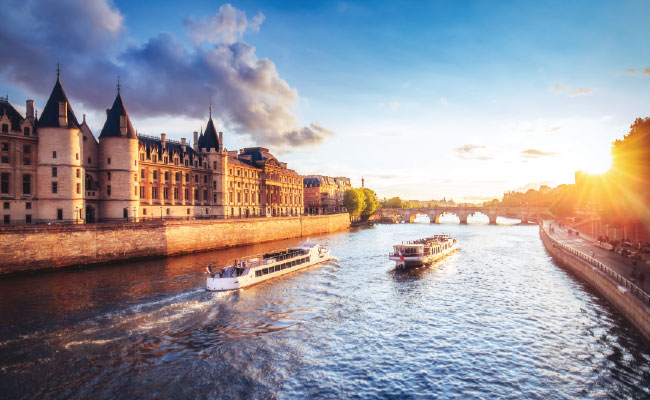 » Country Heritage Tours Seine River with boats and beautiful building on the side