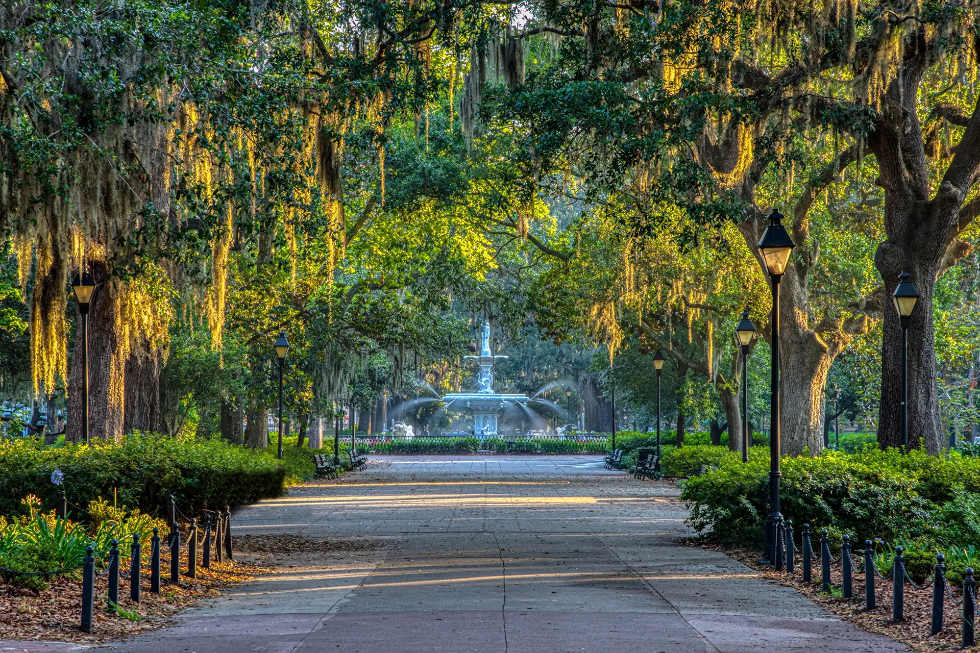 » Country Heritage Tours » Country Heritage Tours Beautiful park with fountain and trees with Spanish moss