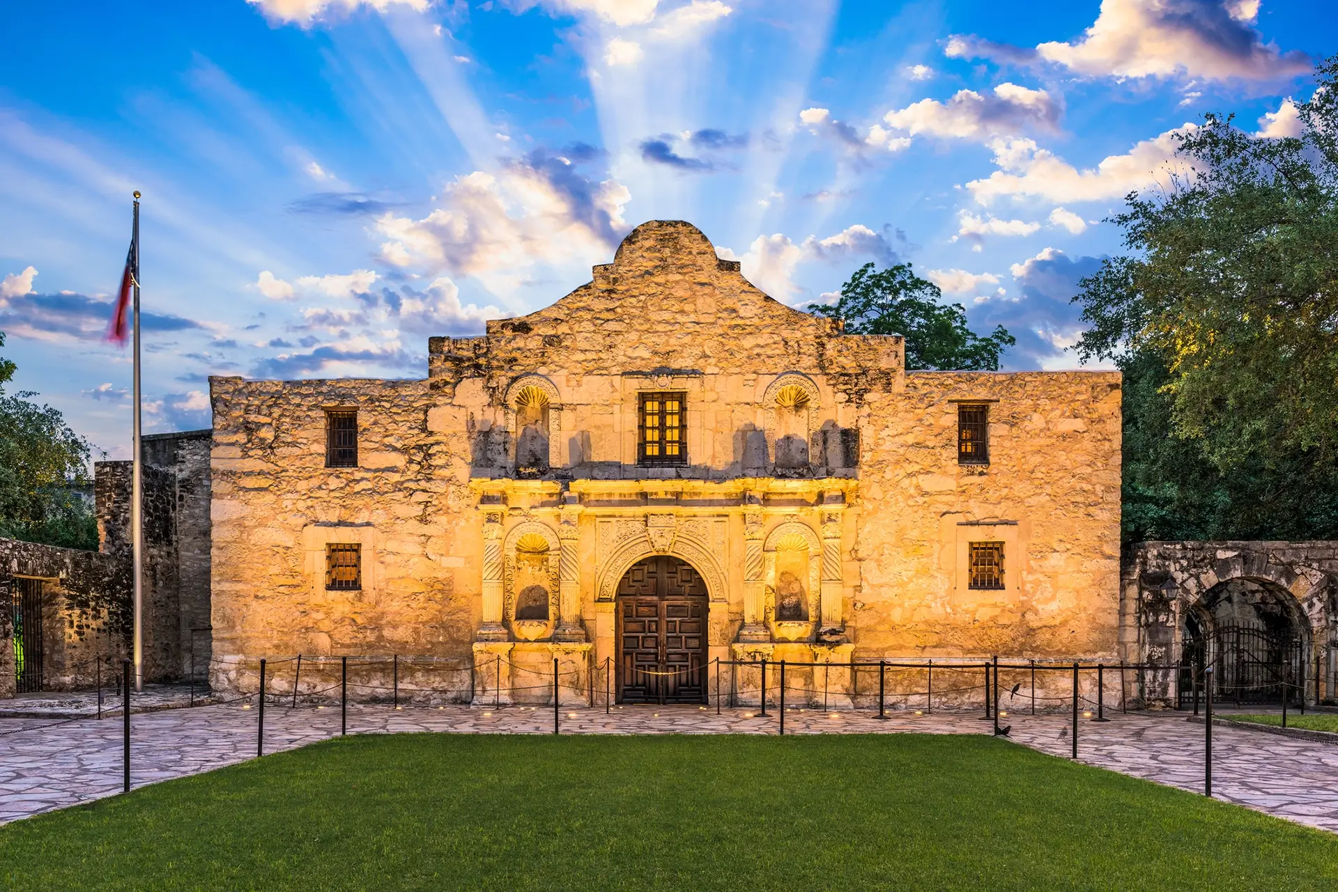 » Country Heritage Tours » Country Heritage Tours Exterior of the Alamo in Texas